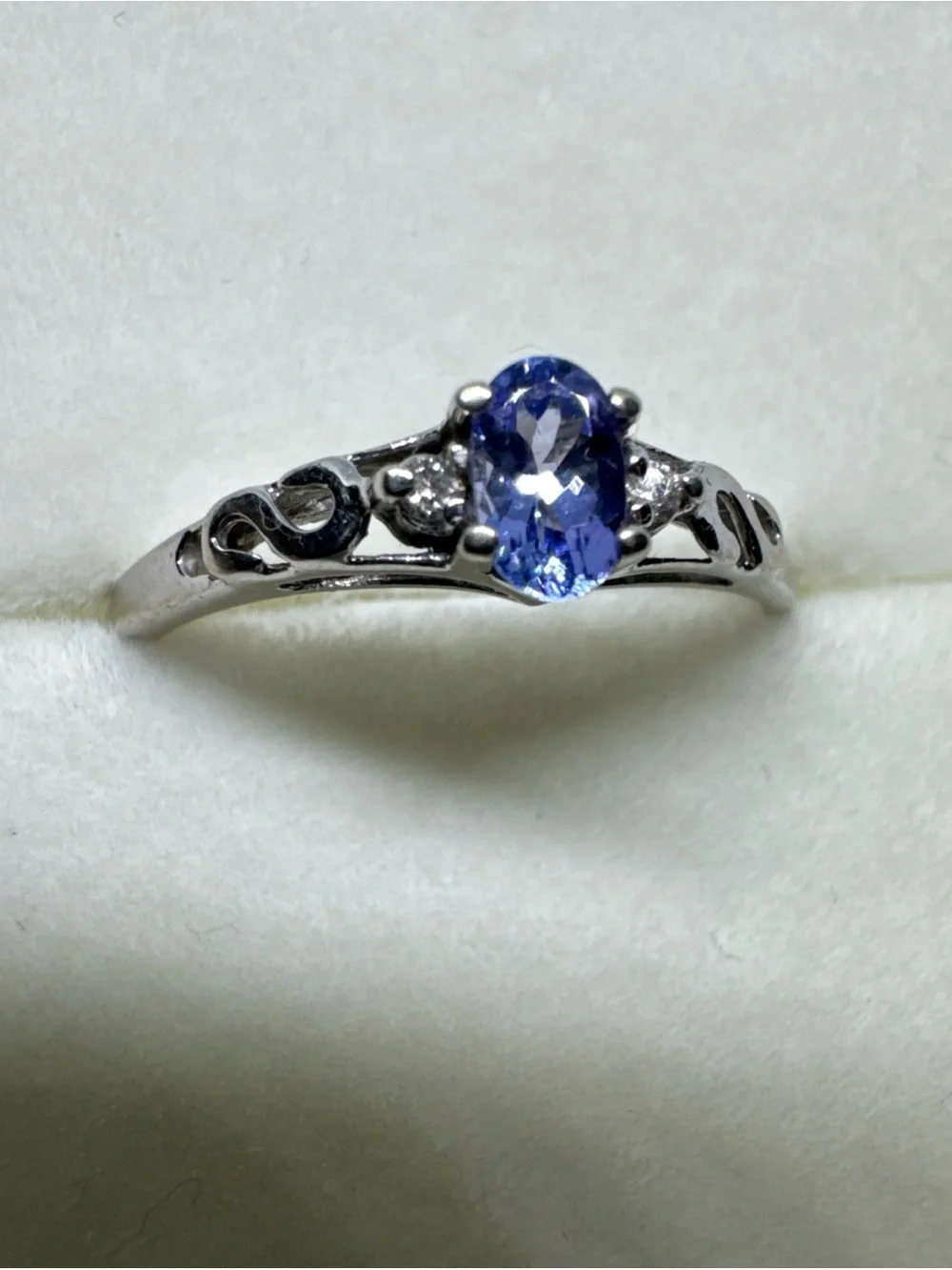 14k White Gold Ring Tanzanite & Diamond Accents Size 6.75 Dainty Elegant 1.35g